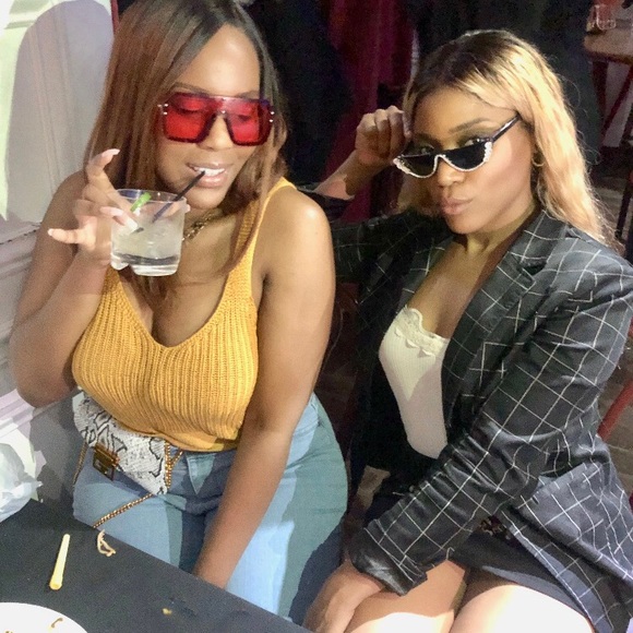 Meet your Poshers, MiMi and Bec - Picture 6 of 6